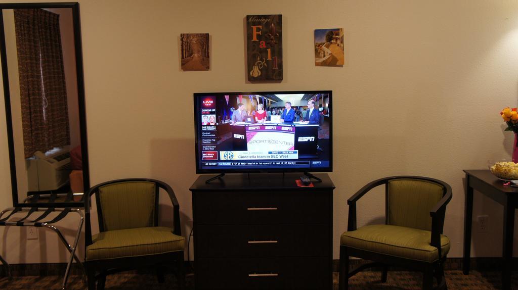 Lux Inn And Suites Three Rivers Rom bilde