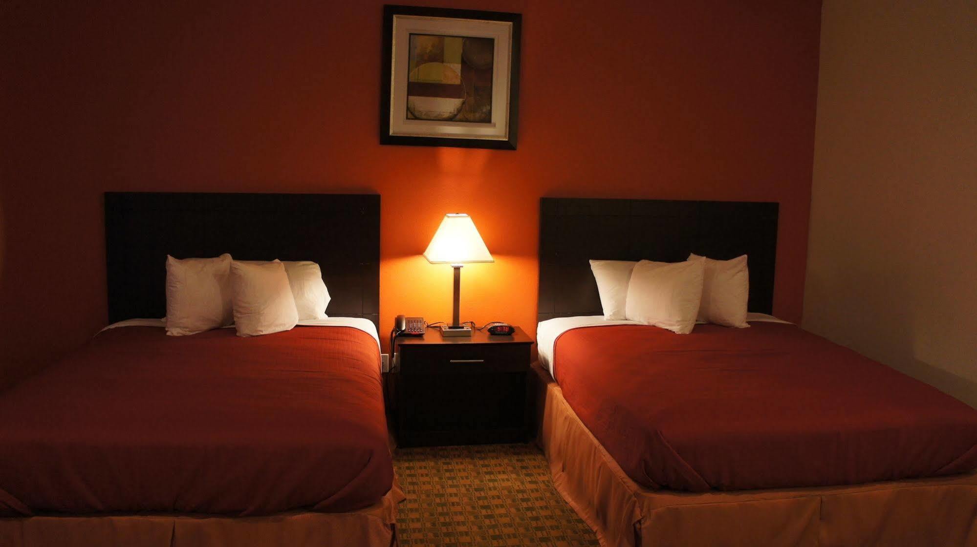 Lux Inn And Suites Three Rivers Eksteriør bilde
