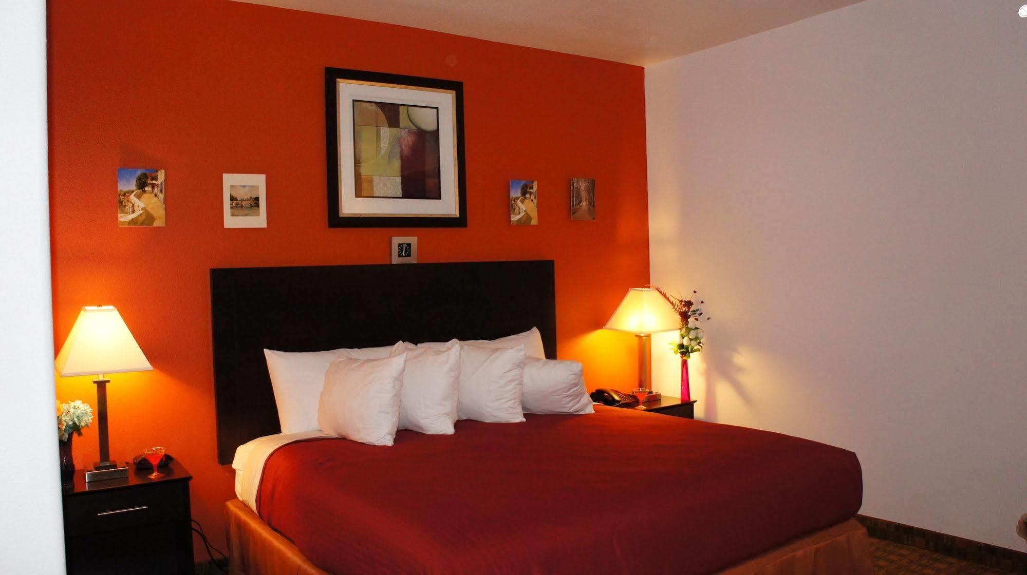 Lux Inn And Suites Three Rivers Eksteriør bilde